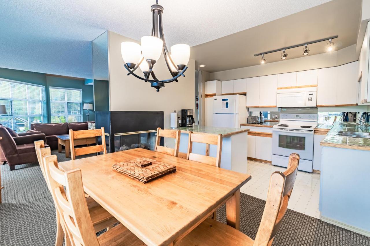 Snowbird Townhouses By Elevate Vacations Whistler Extérieur photo